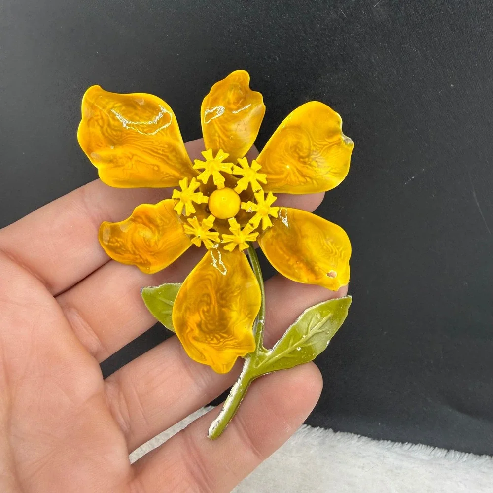 Vintage Enamel Flower Brooch Yellow Marbled Floral Green Stem Leaf Mod Pop Art